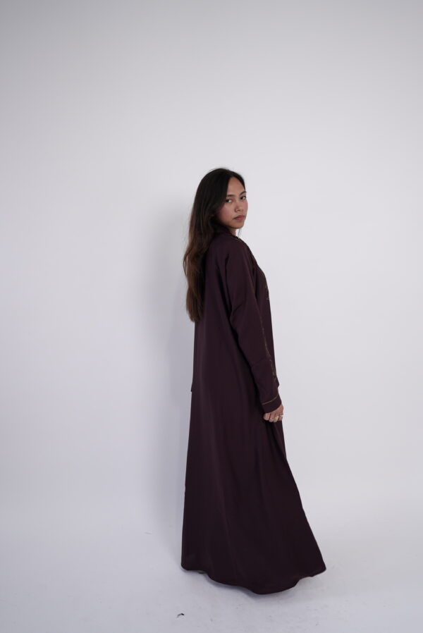 Emerald Grace – Embroidered Abaya - Image 3