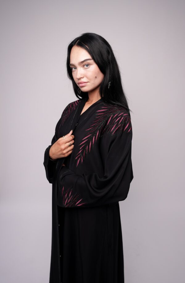 Noir Élan – Black Embroidered Abaya