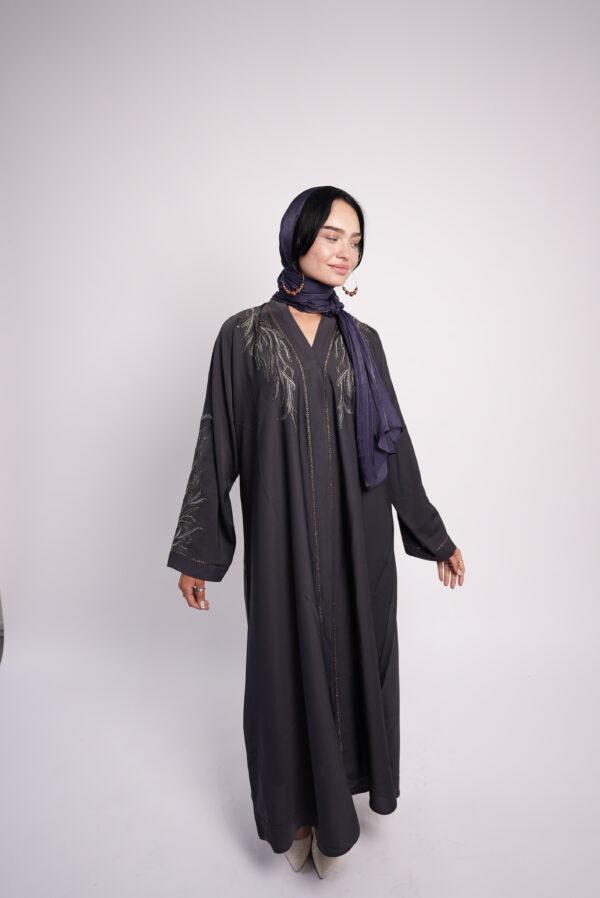 Emerald Grace – Embroidered Abaya - Image 3