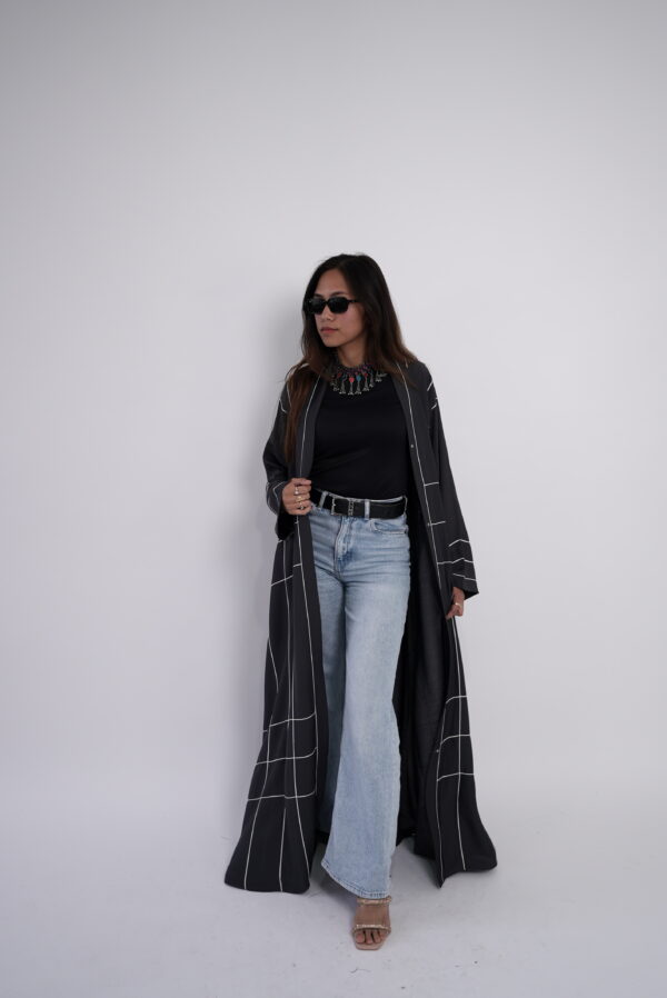 Metro Noir Abaya - Image 4